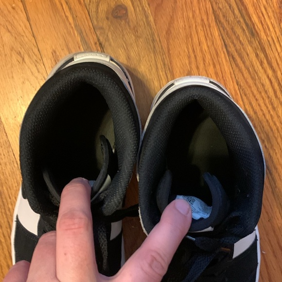 Selling Air Jordan 1 Mid SE ‘Diamond’. Size 8.5 Good condition Semi New. - Picture 10 of 11